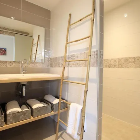 Joanesenea Bi Souraïde