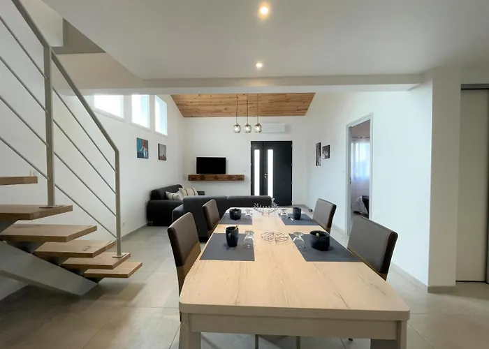 Joanesenea Bi بيت للعطل